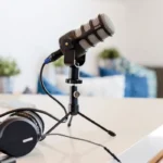 ⁦Rode Pod Mic Dynamic Podcasting Microphone Internal Pop Filter, Broadcast Quality, Rugged Bulid - Black⁩ - الصورة ⁦2⁩